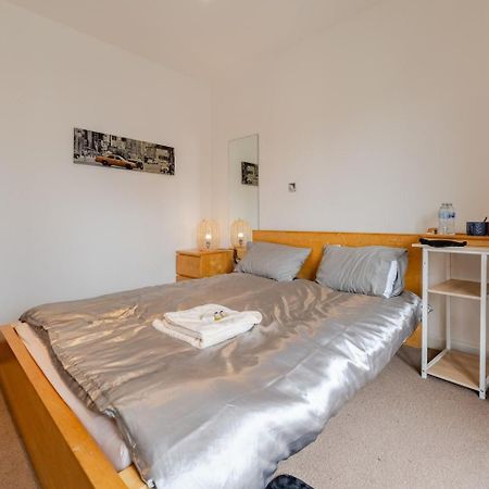 Private Room In Cardiff City Center Extérieur photo
