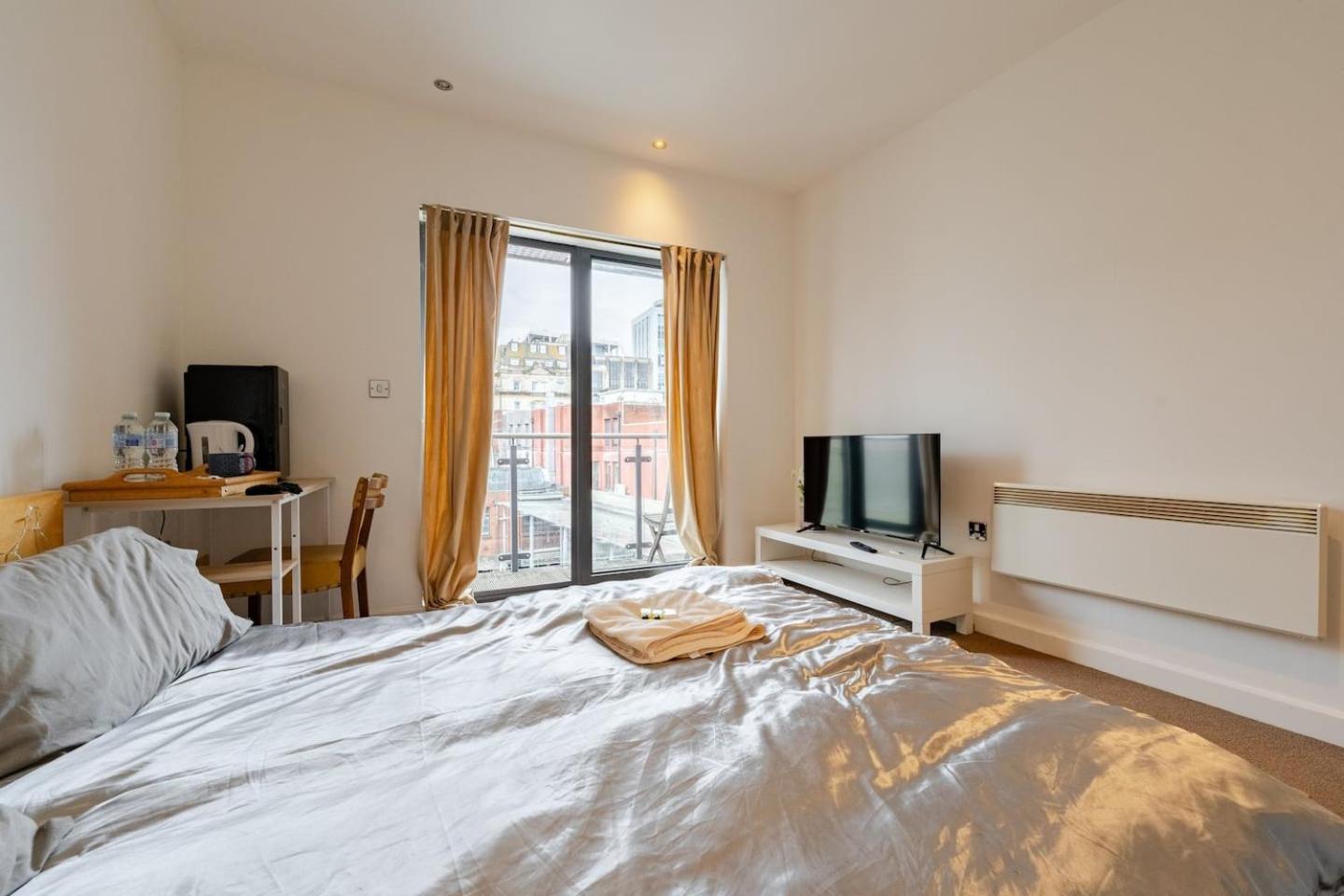 Private Room In Cardiff City Center Extérieur photo